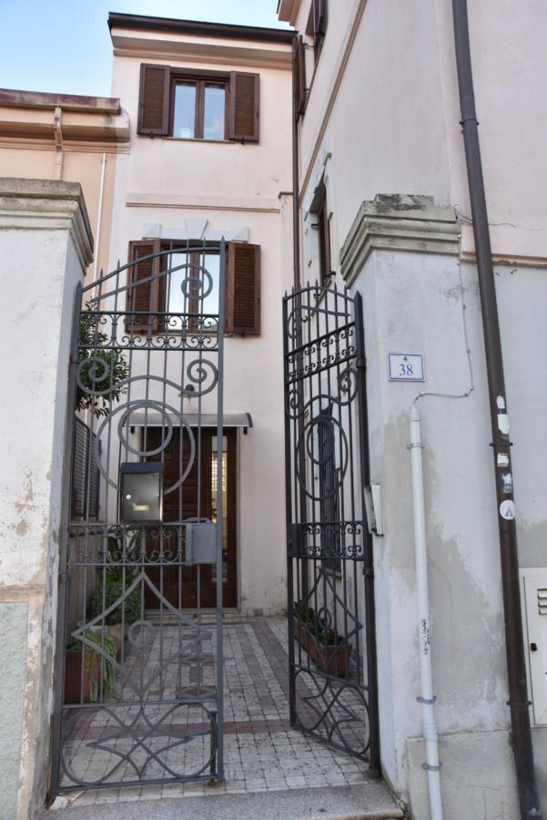 نوورو B&B Le Due Isole المظهر الخارجي الصورة